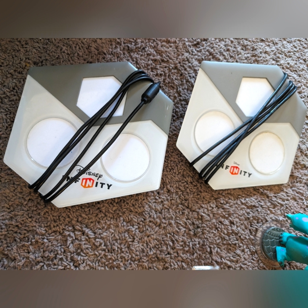 Disney Infinity Base Set (2), Characters, Power Discs, & Playsets